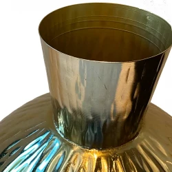 Vase/krukke i metal, guld mønster, 39cm