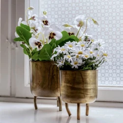 Blomster krukke i guldmetal med fod