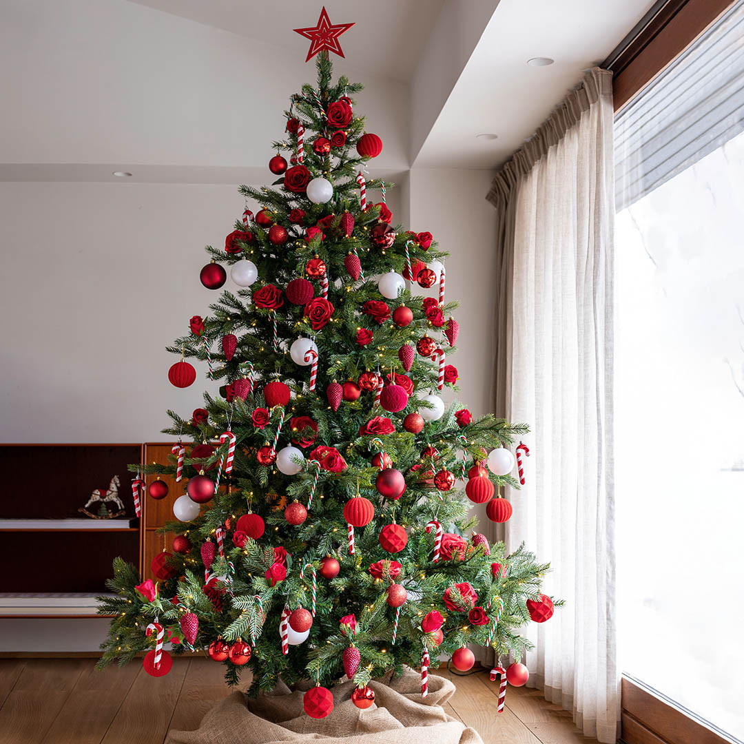 Køb Grandis grantræ med metalfod, 210cm, kunstig gran hos Brondsholm.dk