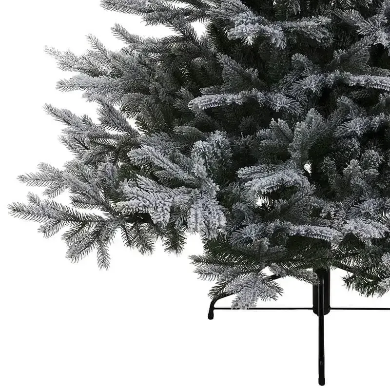 Køb Grandis tilsneet grantræ med metalfod, 240cm, kunstig gran hos Brondsholm.dk