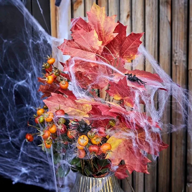 Syntetisk spindelvæv med 6 edderkopper - Halloween