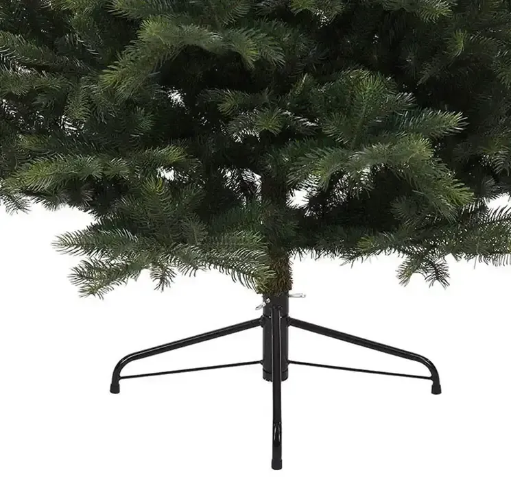 Kunstig gran juletræ grandis af plast i grøn closeup