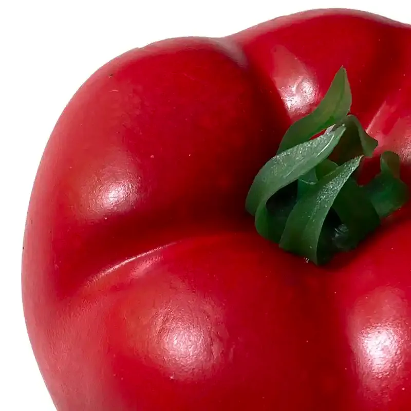Tomat med stilk, kunstig grønsag 
